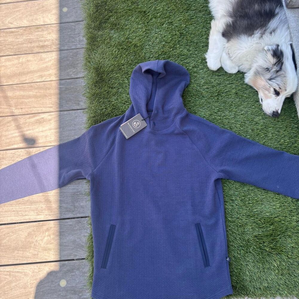 Aritzia Men's Navy and Blue Hoodie